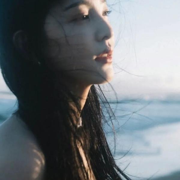 腰间持枪